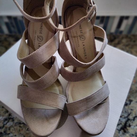 NIB Chinese Laundry MANEEYA Wedge Heels - Picture 4 of 4